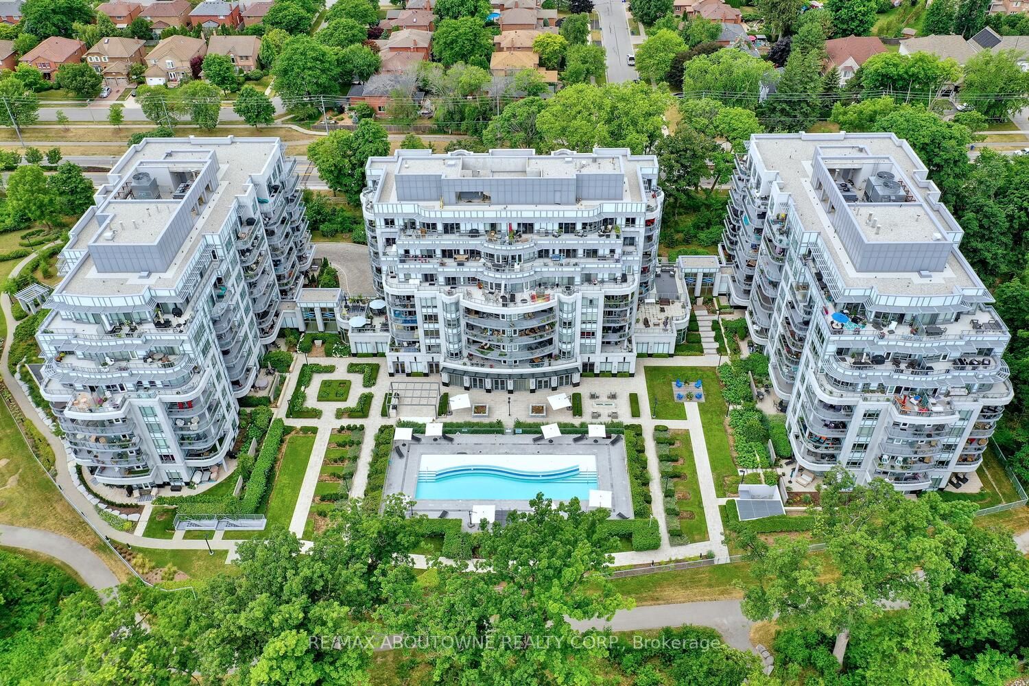 3500 Lakeshore Rd W, #325