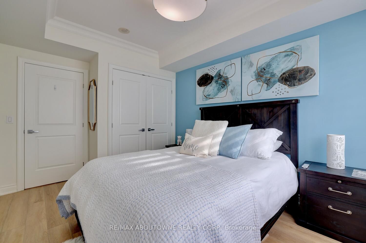 3500 Lakeshore Rd W, #325