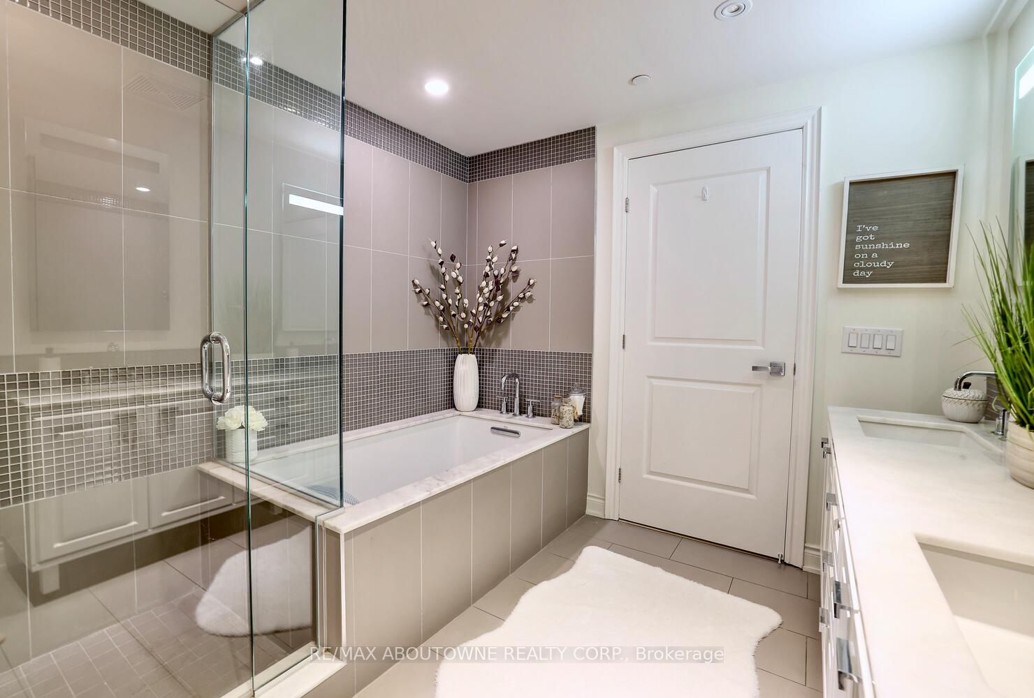 3500 Lakeshore Rd W, #325