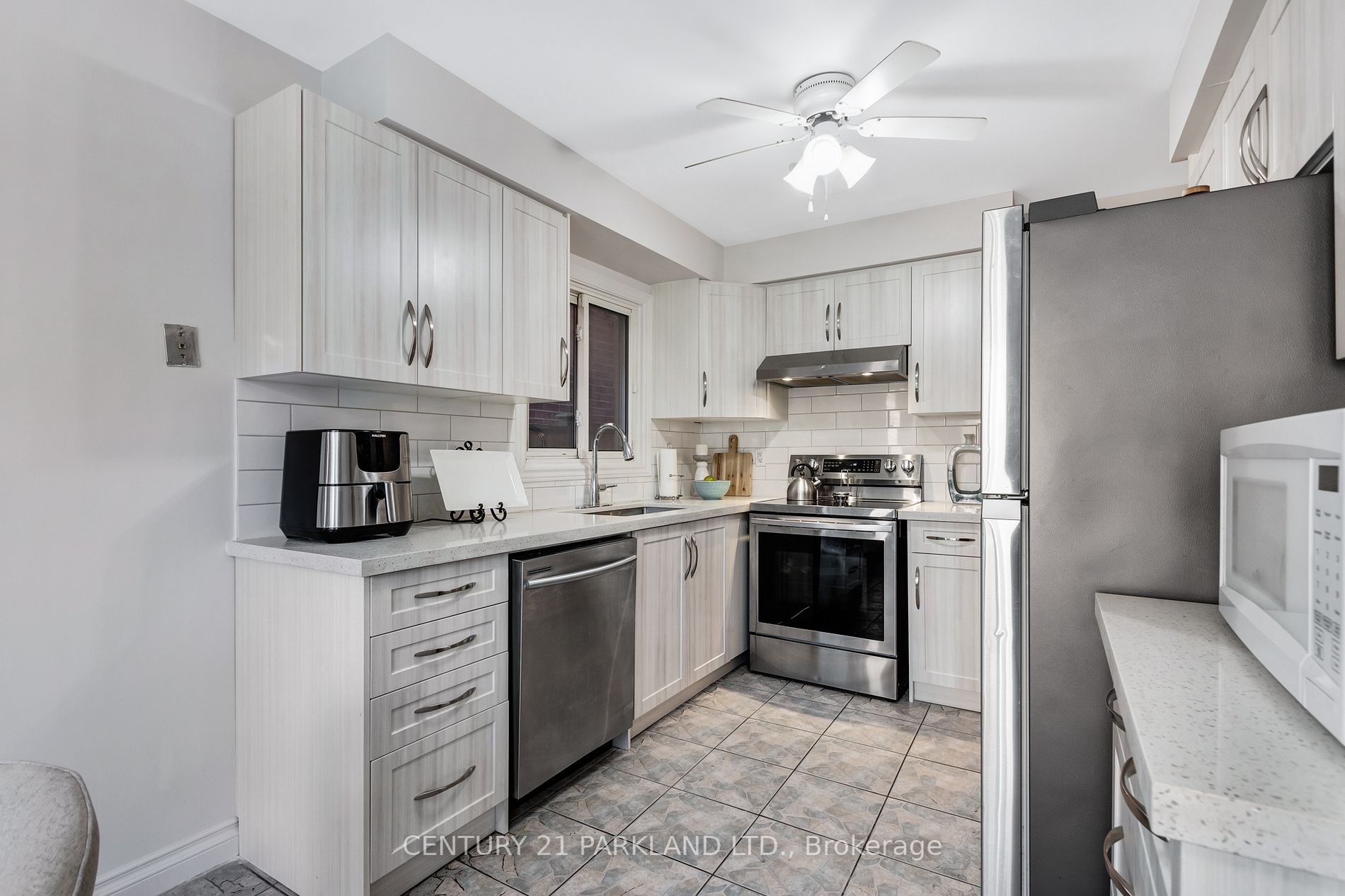 93 Candy Cres