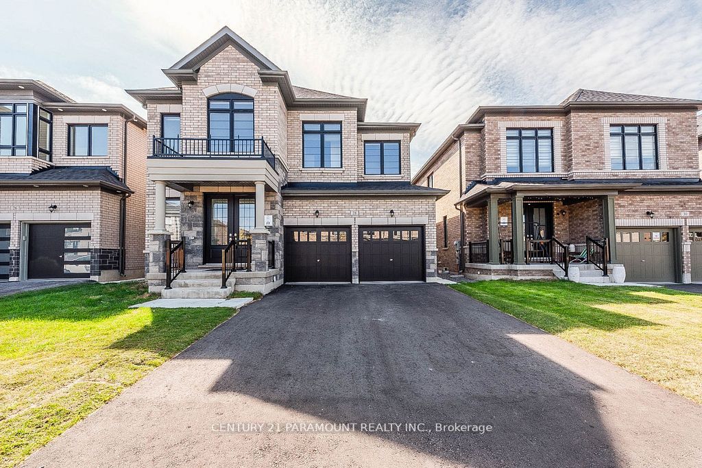 28 Lowell Cres