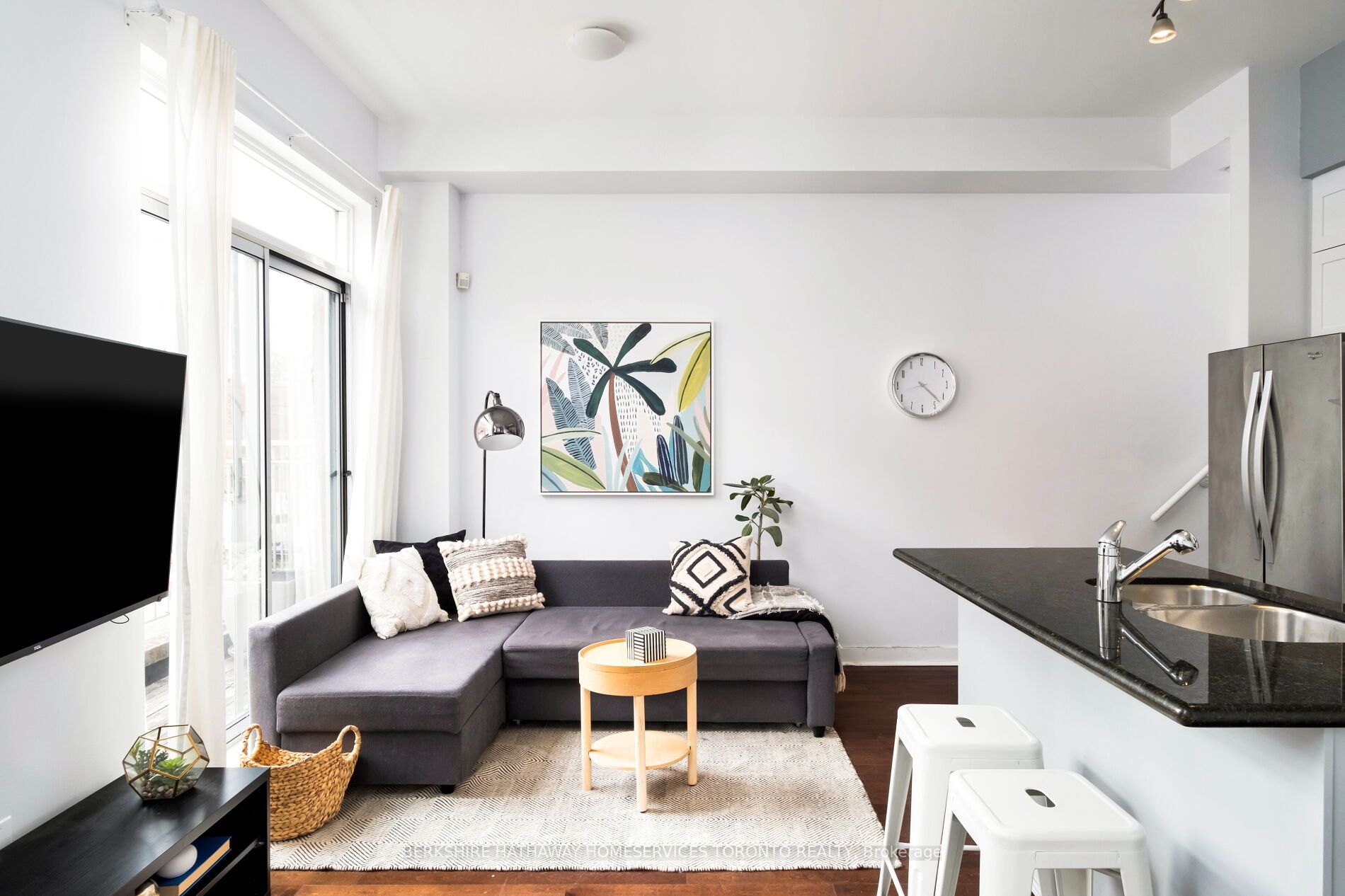 43 Dekoven Mews, #2