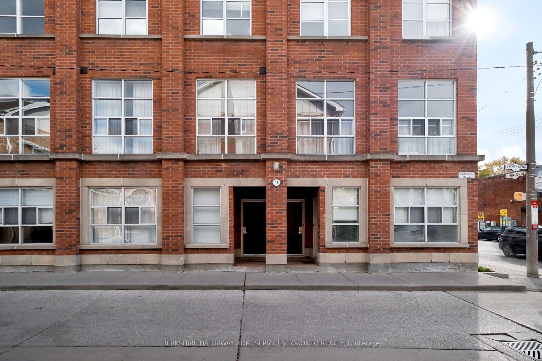 43 Dekoven Mews, #2