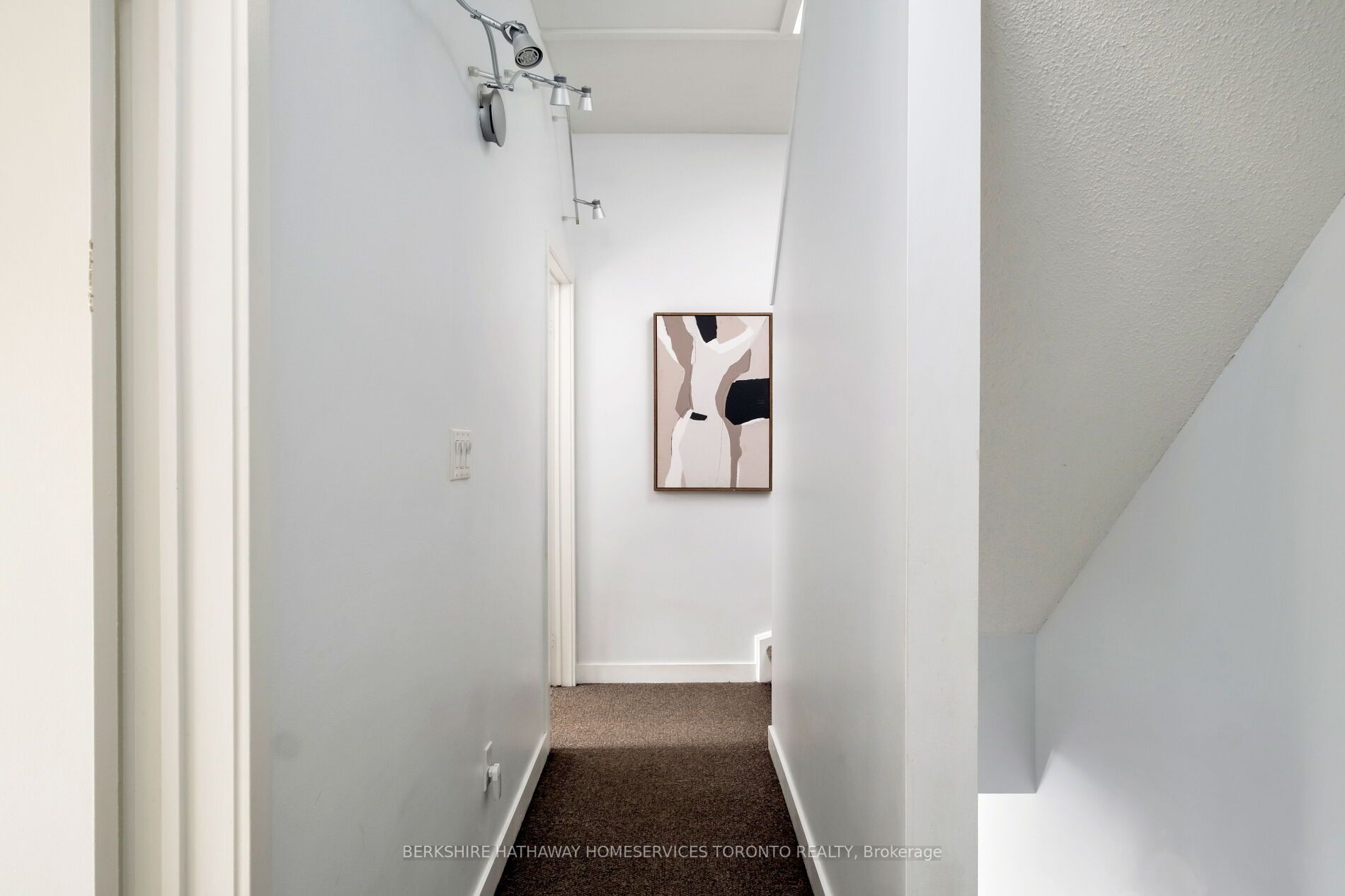 43 Dekoven Mews, #2