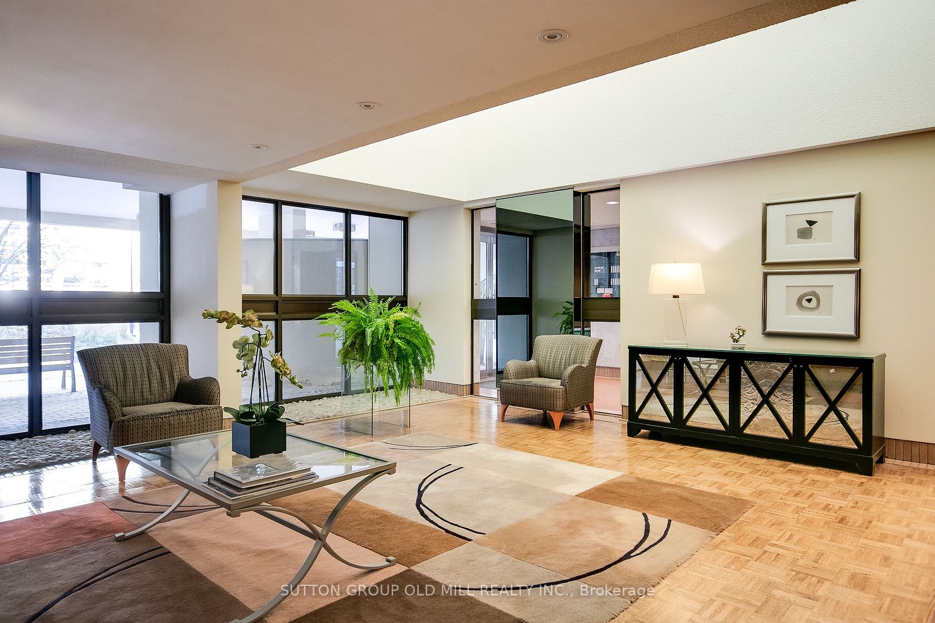 80 Quebec Ave, #404