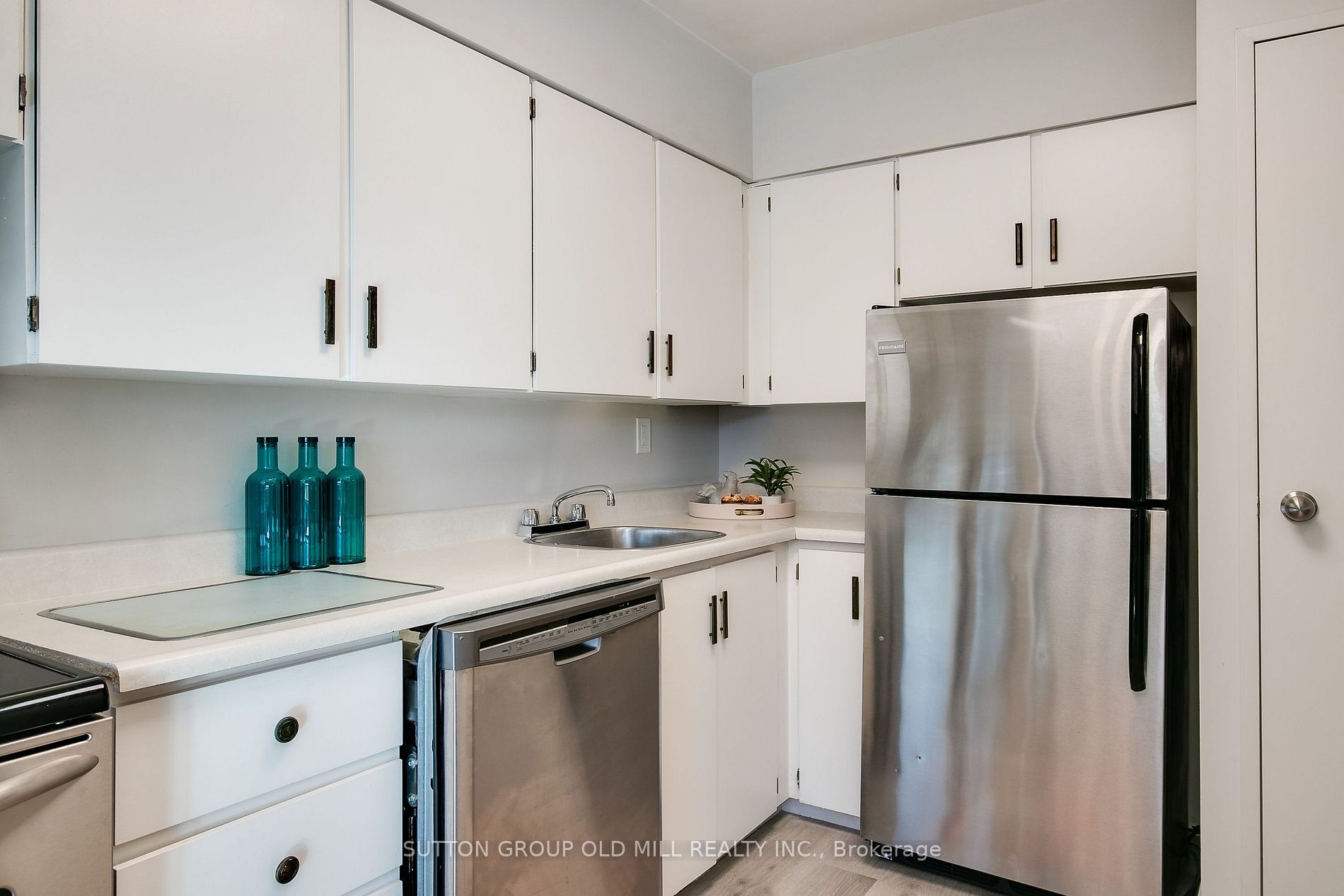 80 Quebec Ave, #404