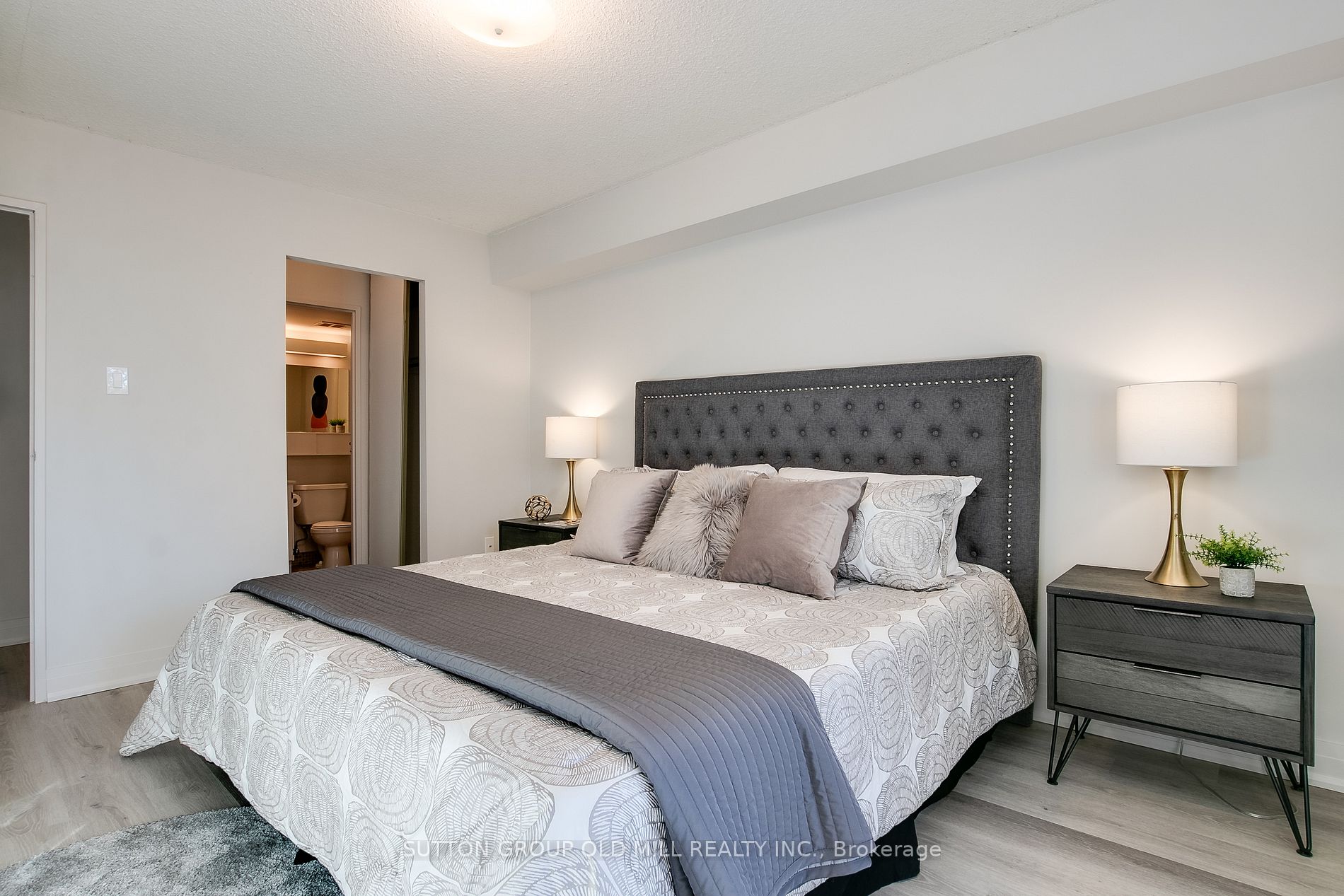 80 Quebec Ave, #404