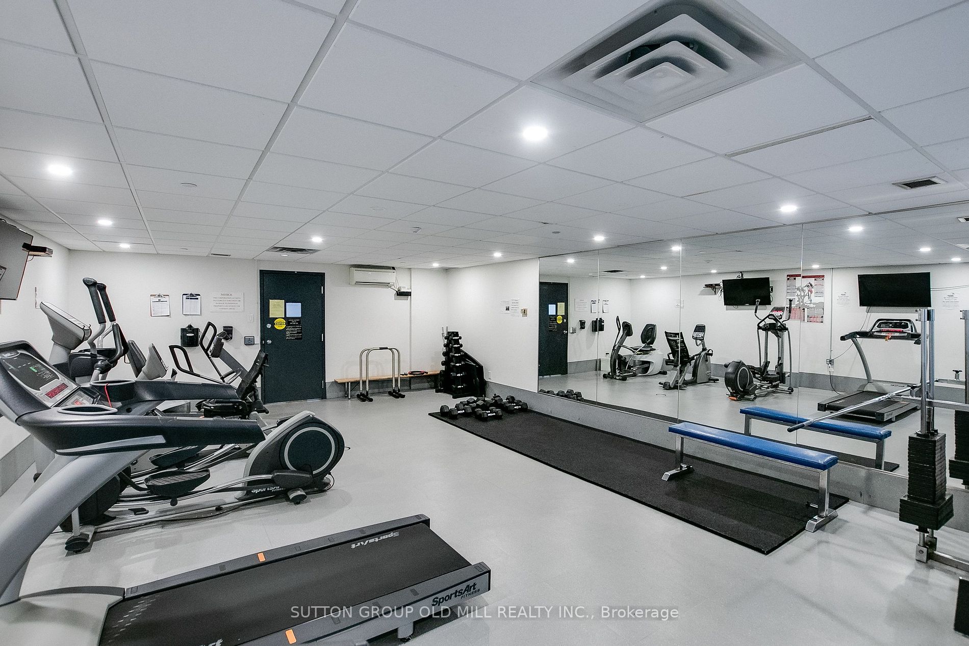 80 Quebec Ave, #404