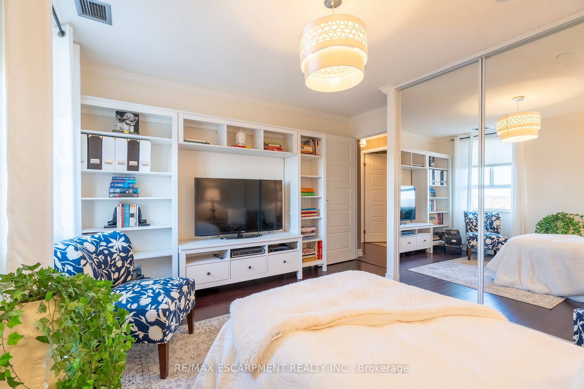 5280 Lakeshore Rd, #1212