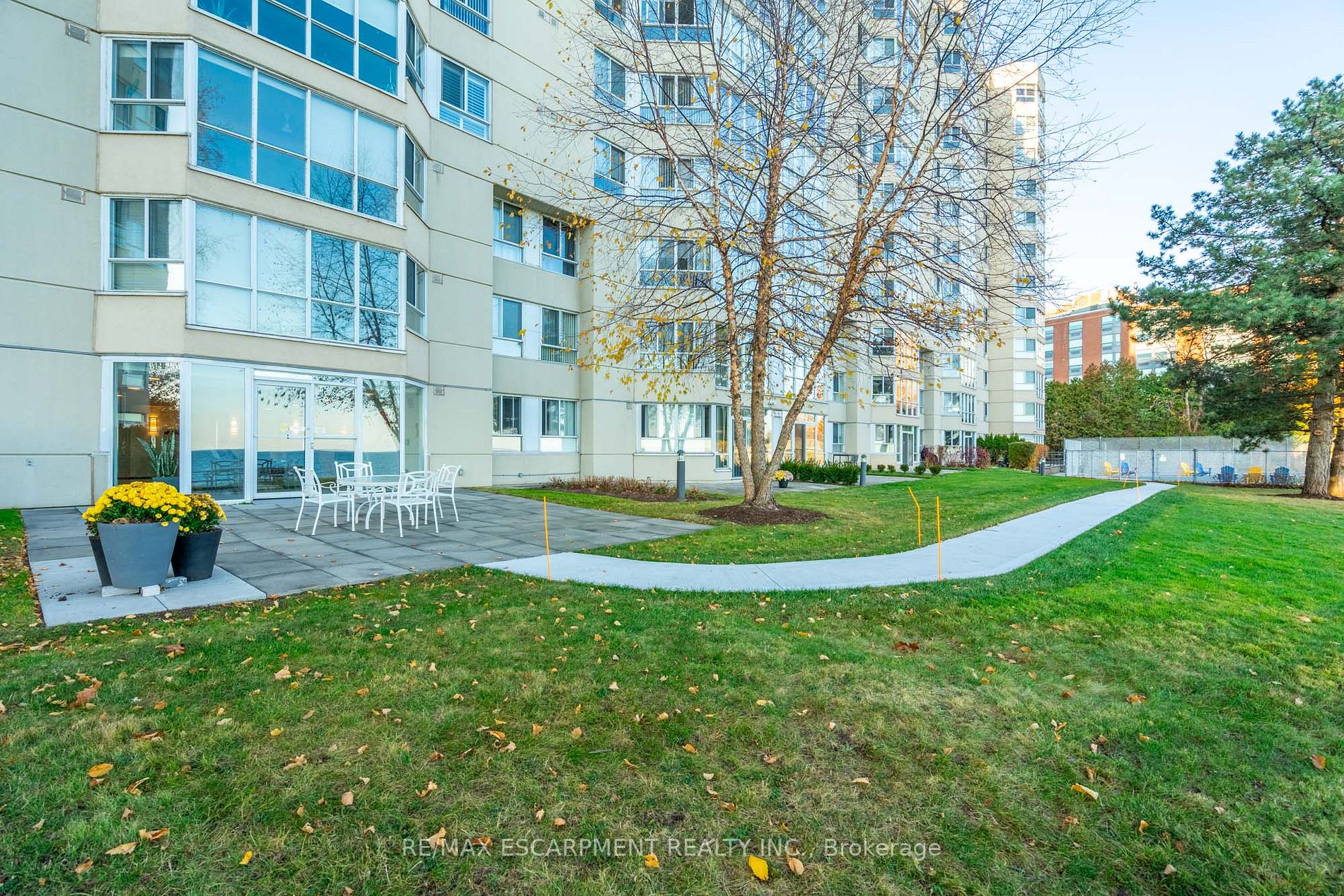 5280 Lakeshore Rd, #1212