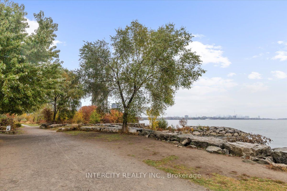 16 Brookers Lane, #1802
