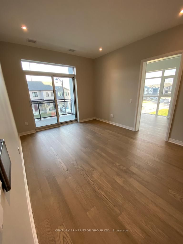 460 Gordon Krantz Ave, #206
