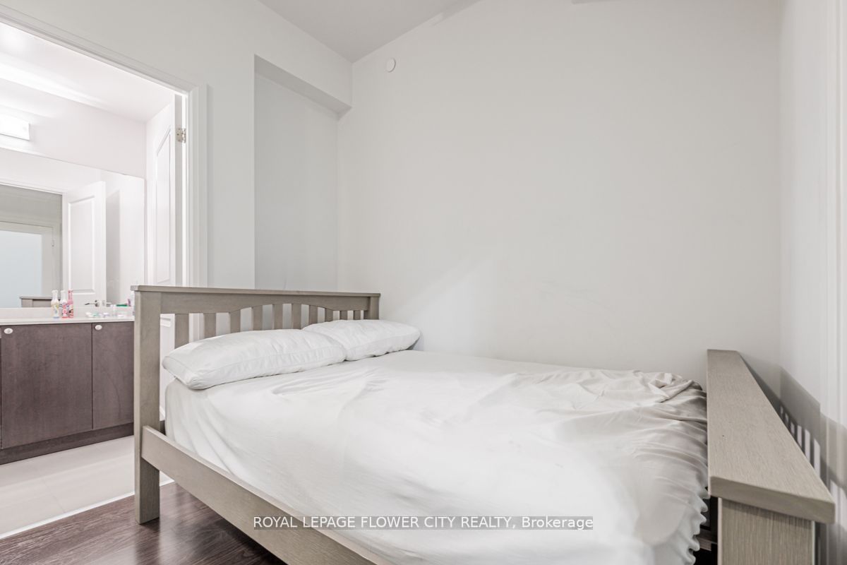 25 Fontenay Crt, #401