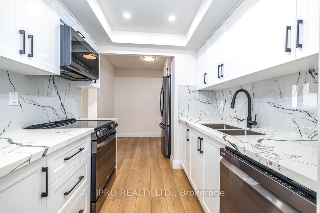 1515 Lakeshore Rd E, #1806