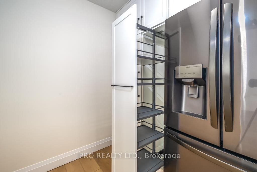 1515 Lakeshore Rd E, #1806