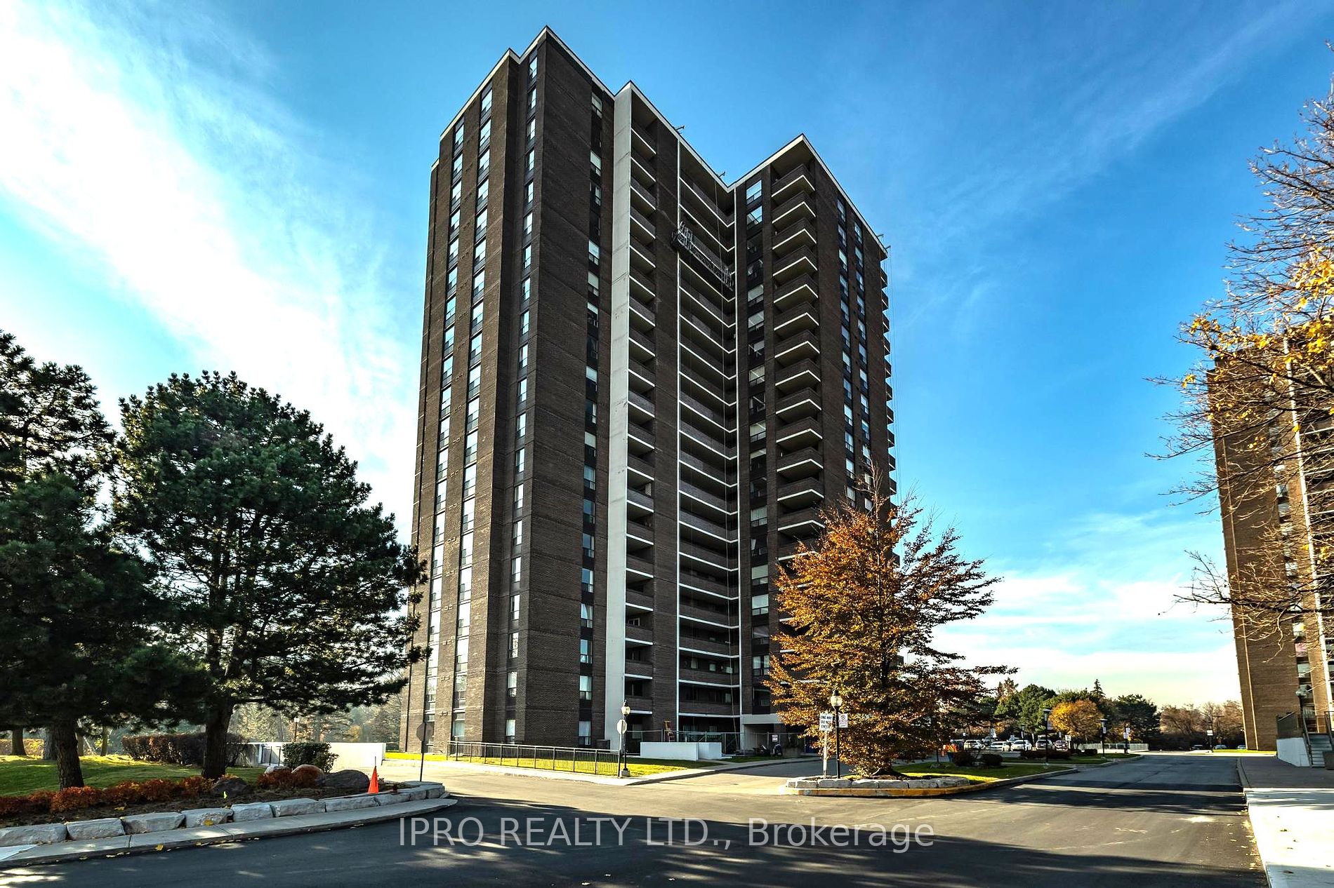 1515 Lakeshore Rd E, #1806