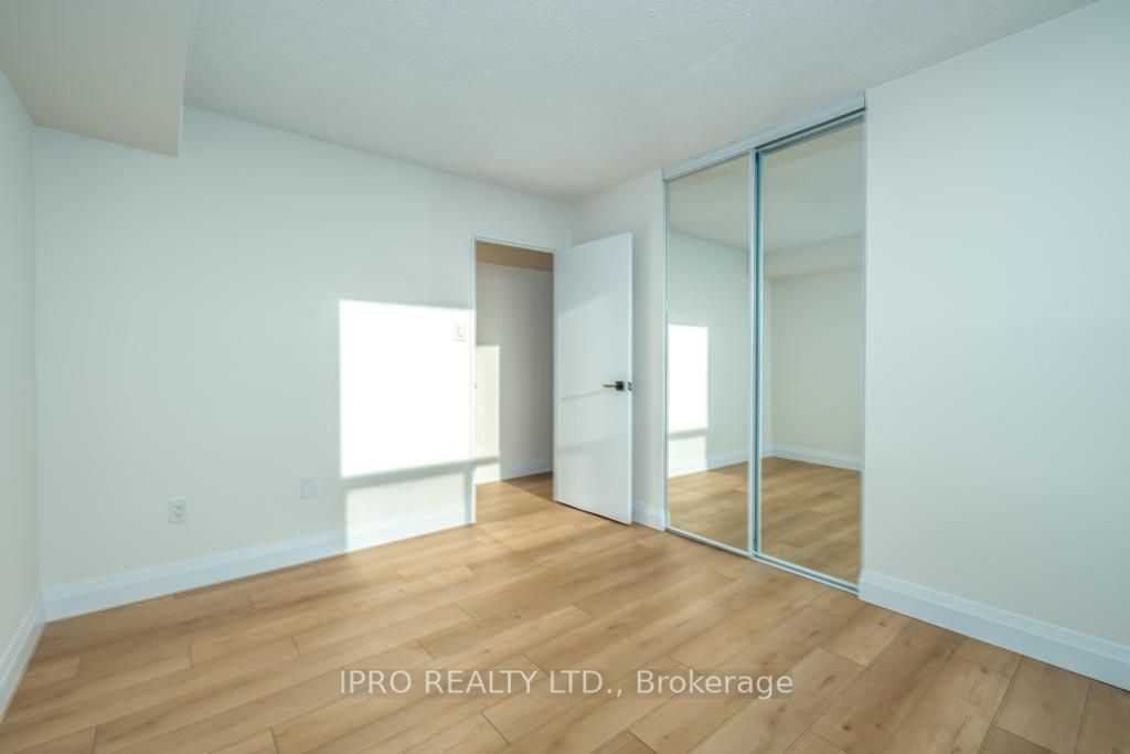 1515 Lakeshore Rd E, #1806