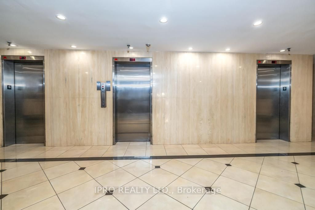 1515 Lakeshore Rd E, #1806