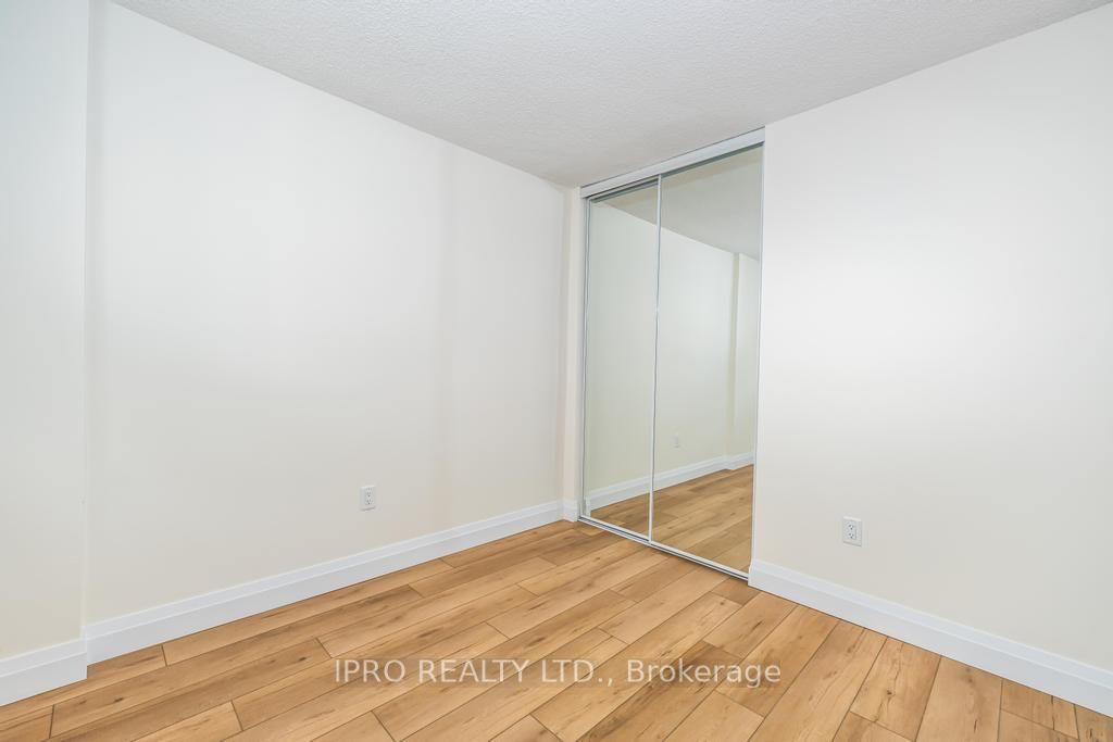 1515 Lakeshore Rd E, #1806