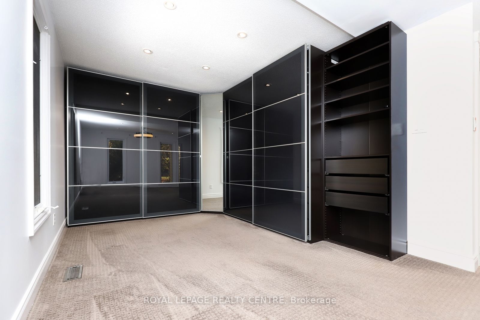 1671 Missenden Cres, #Upper