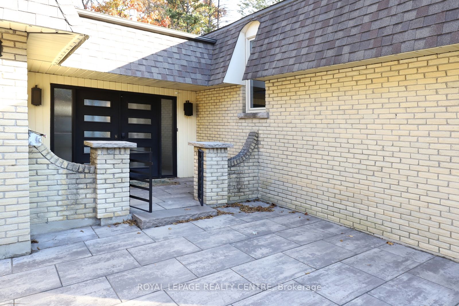 1671 Missenden Cres, #Upper