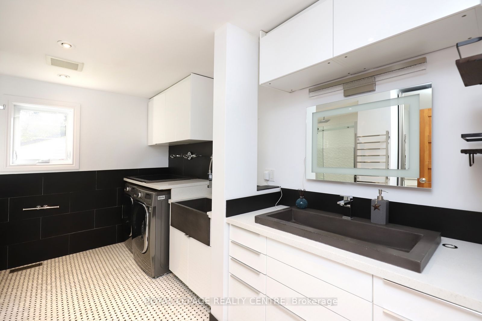 1671 Missenden Cres, #Upper