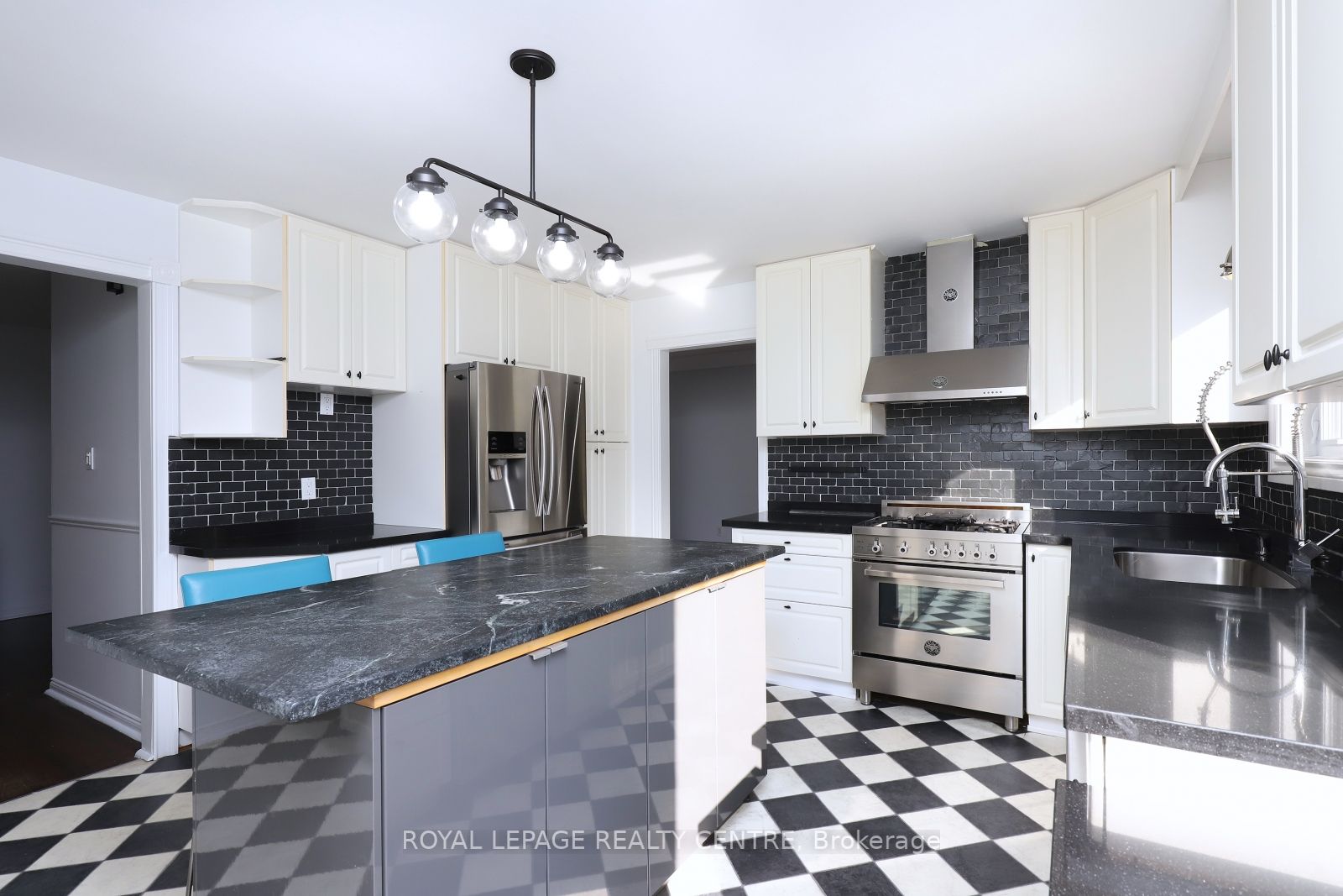 1671 Missenden Cres, #Upper