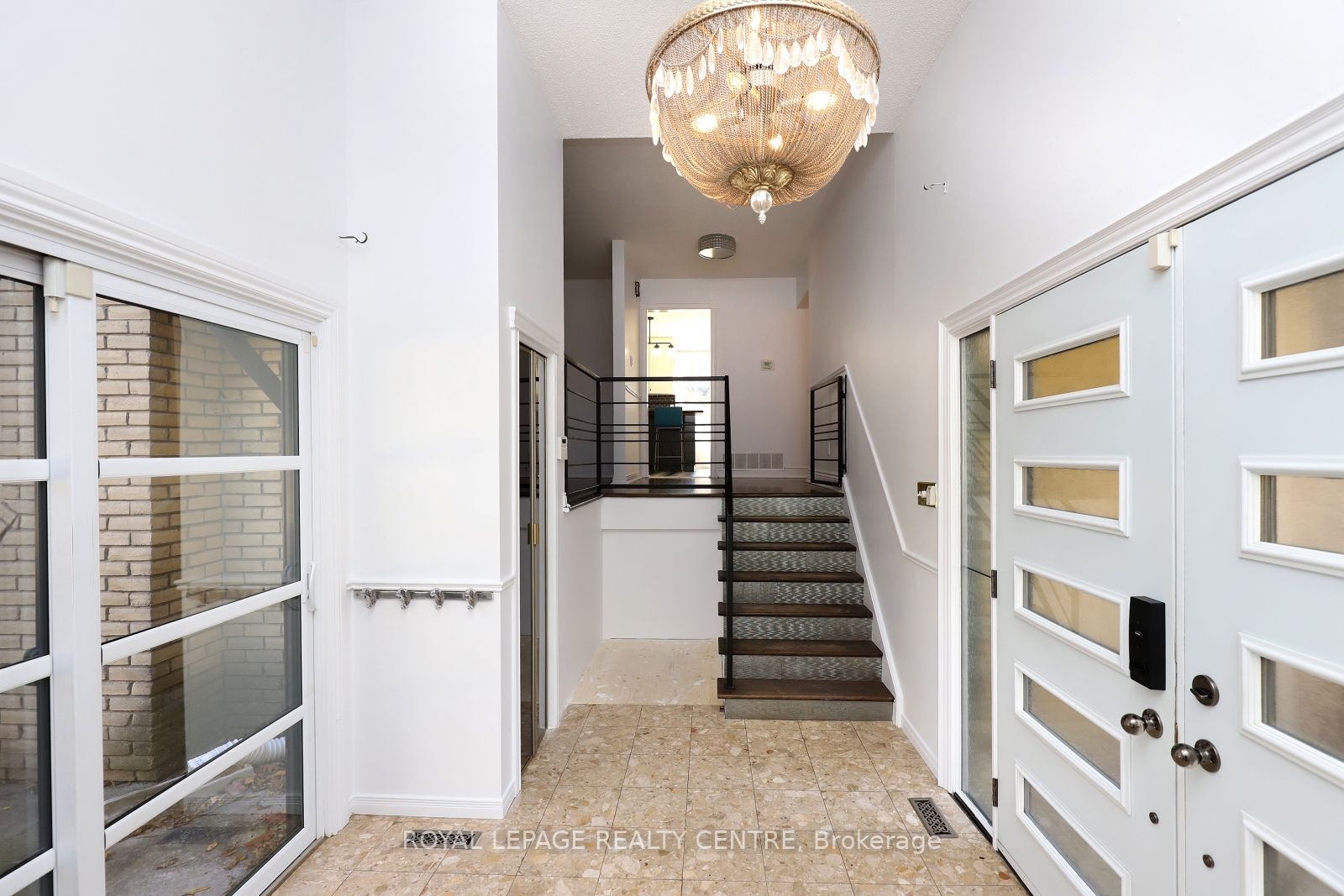 1671 Missenden Cres, #Upper