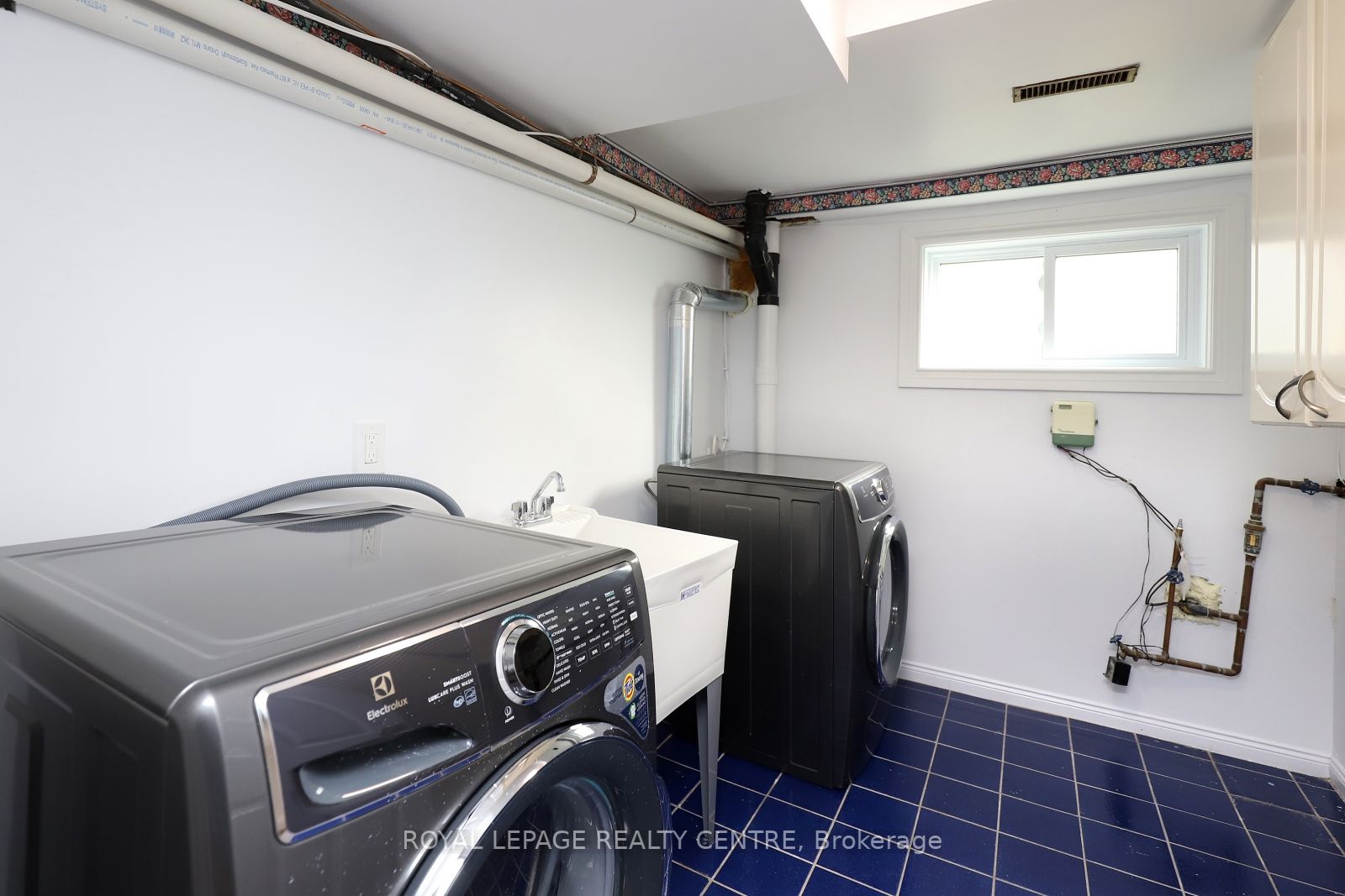 1671 Missenden Cres, #Upper