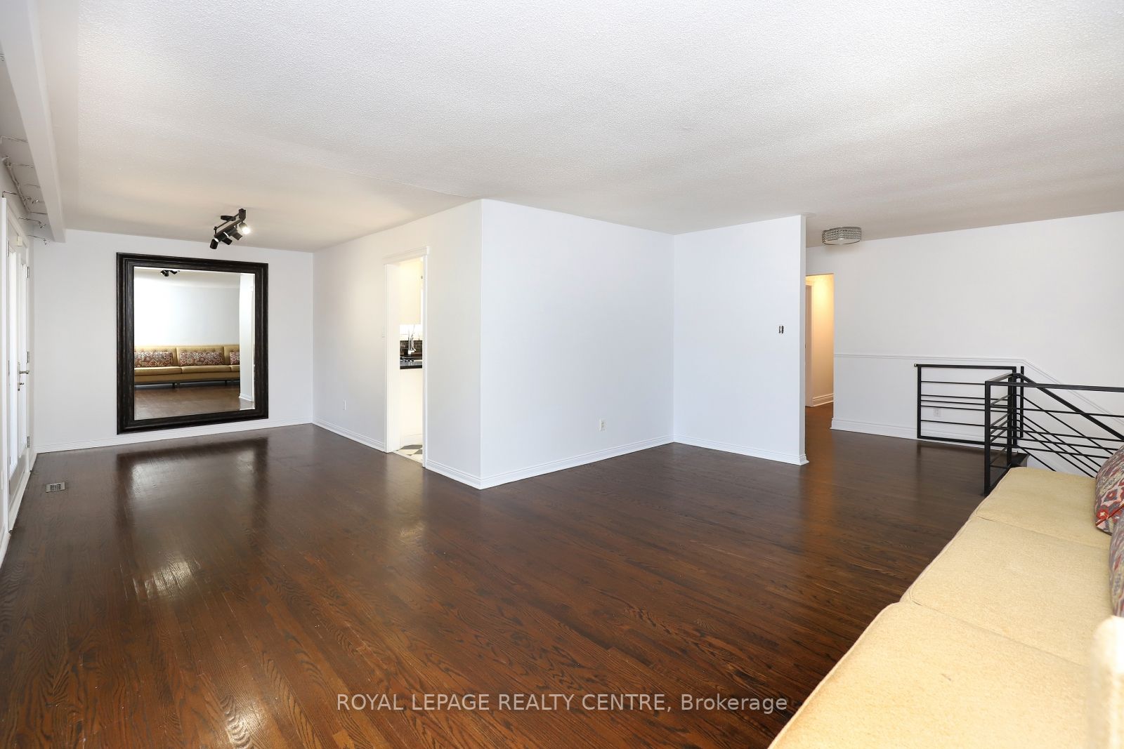 1671 Missenden Cres, #Upper