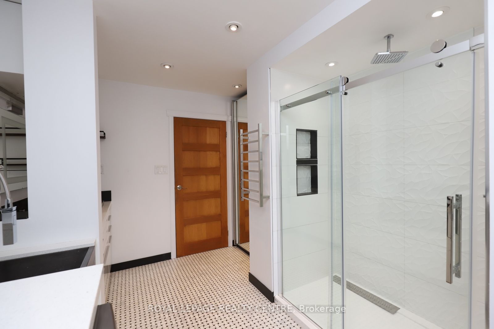 1671 Missenden Cres, #Upper