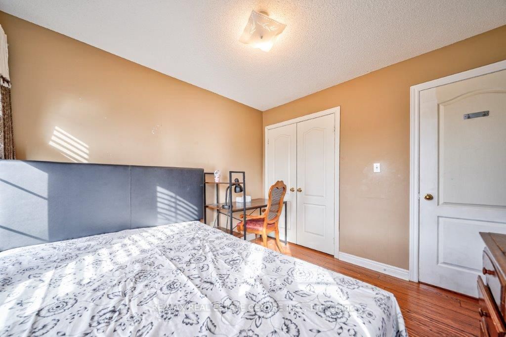 7325 Cork Tree Row