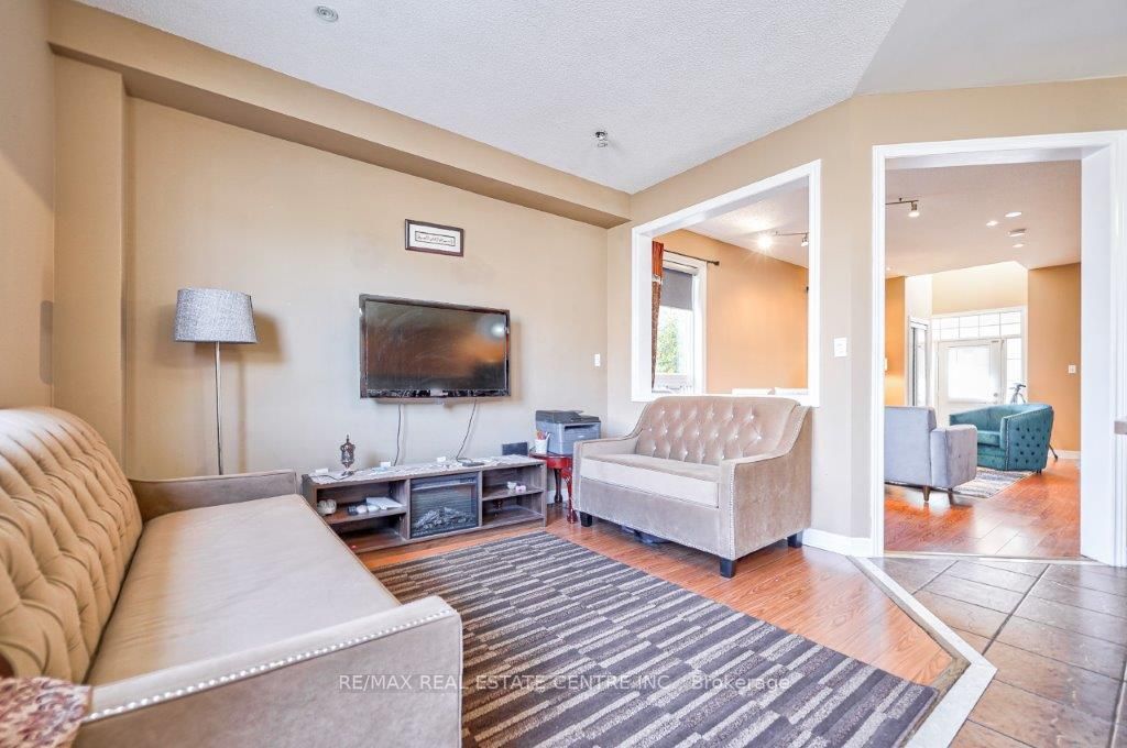 7325 Cork Tree Row