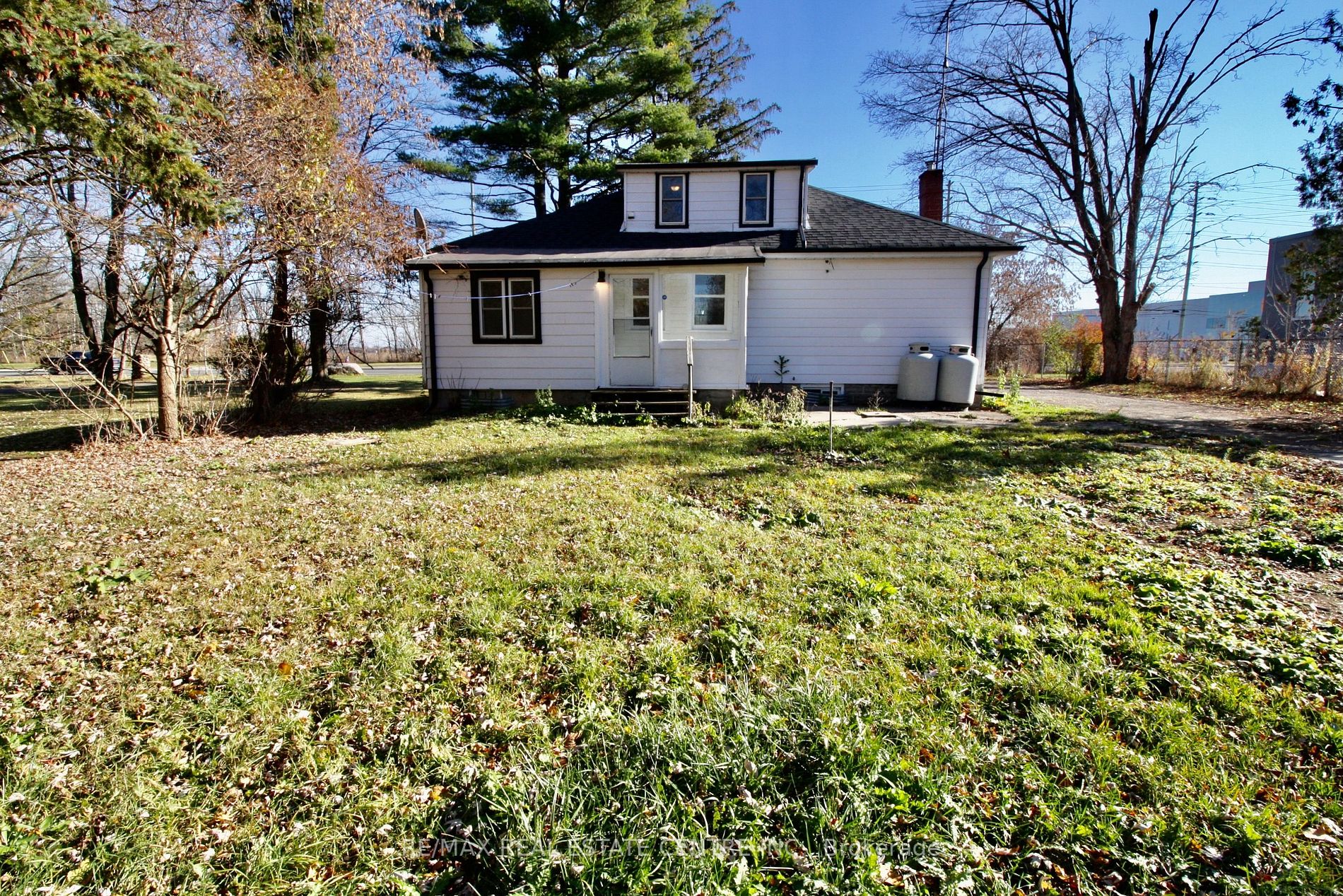 12039 Steeles Ave