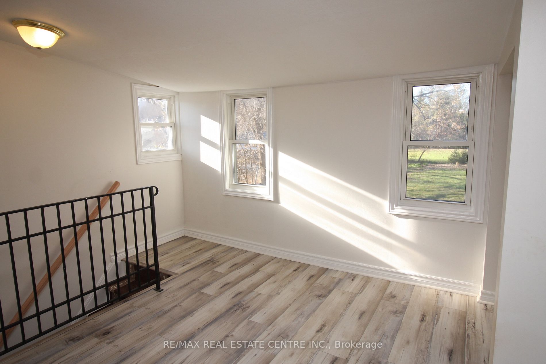 12039 Steeles Ave