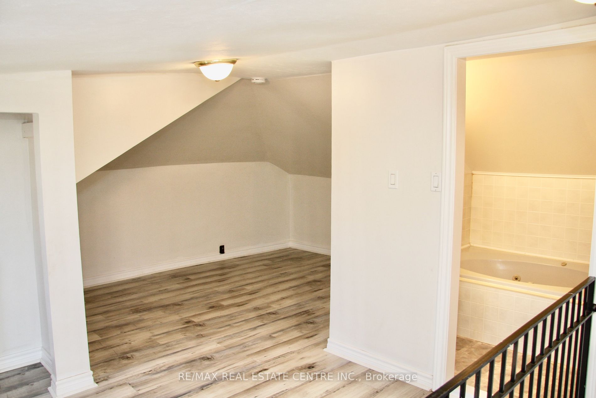12039 Steeles Ave