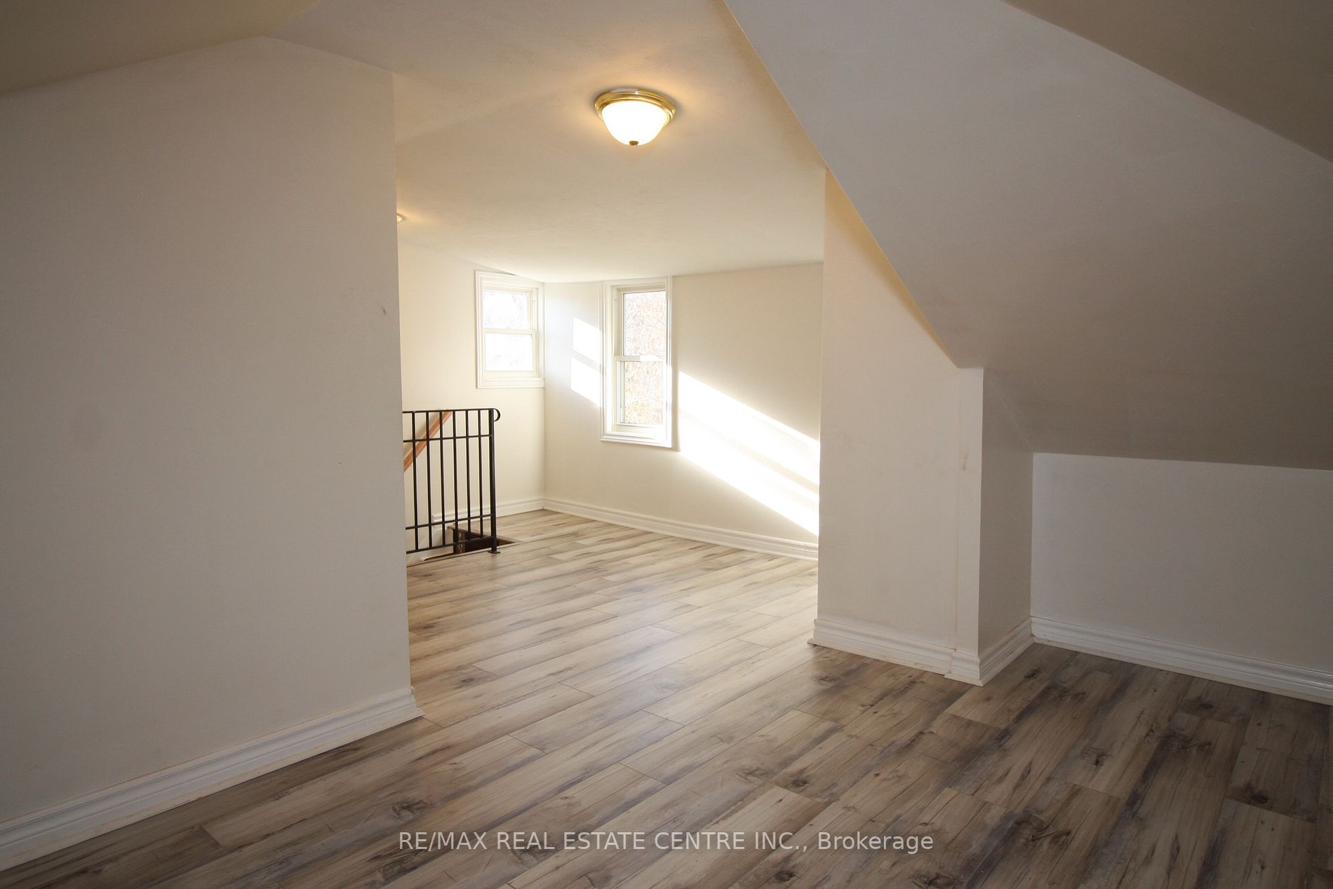 12039 Steeles Ave