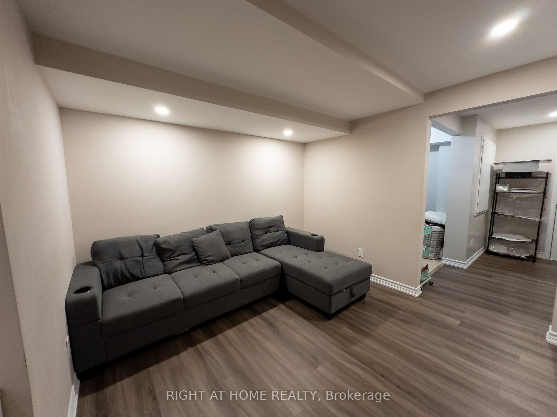 30 Pauline Cres, #6