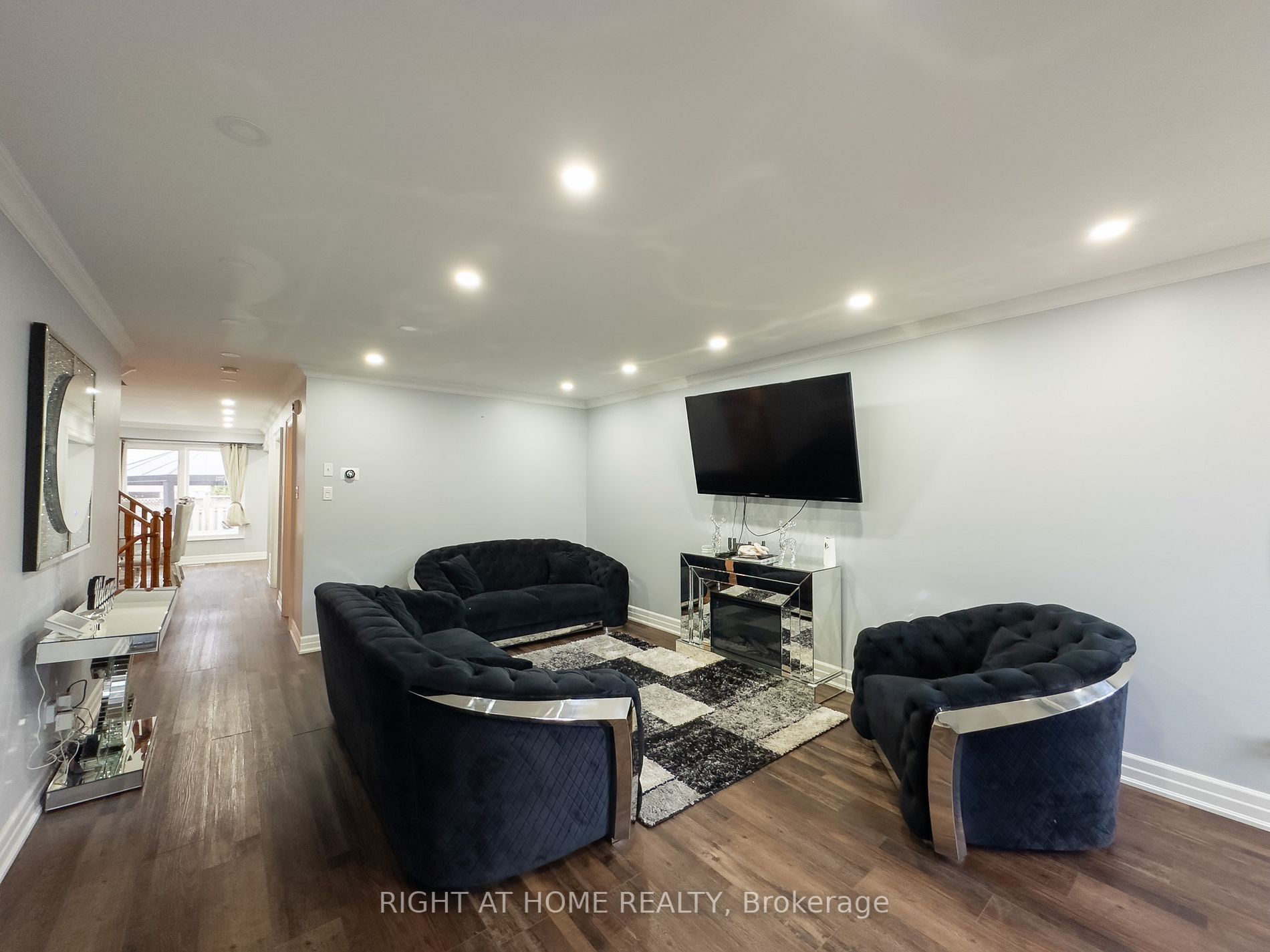 30 Pauline Cres, #6