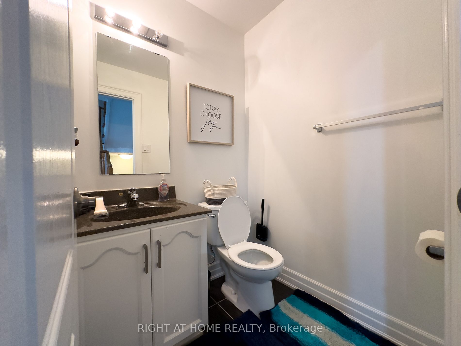 30 Pauline Cres, #6