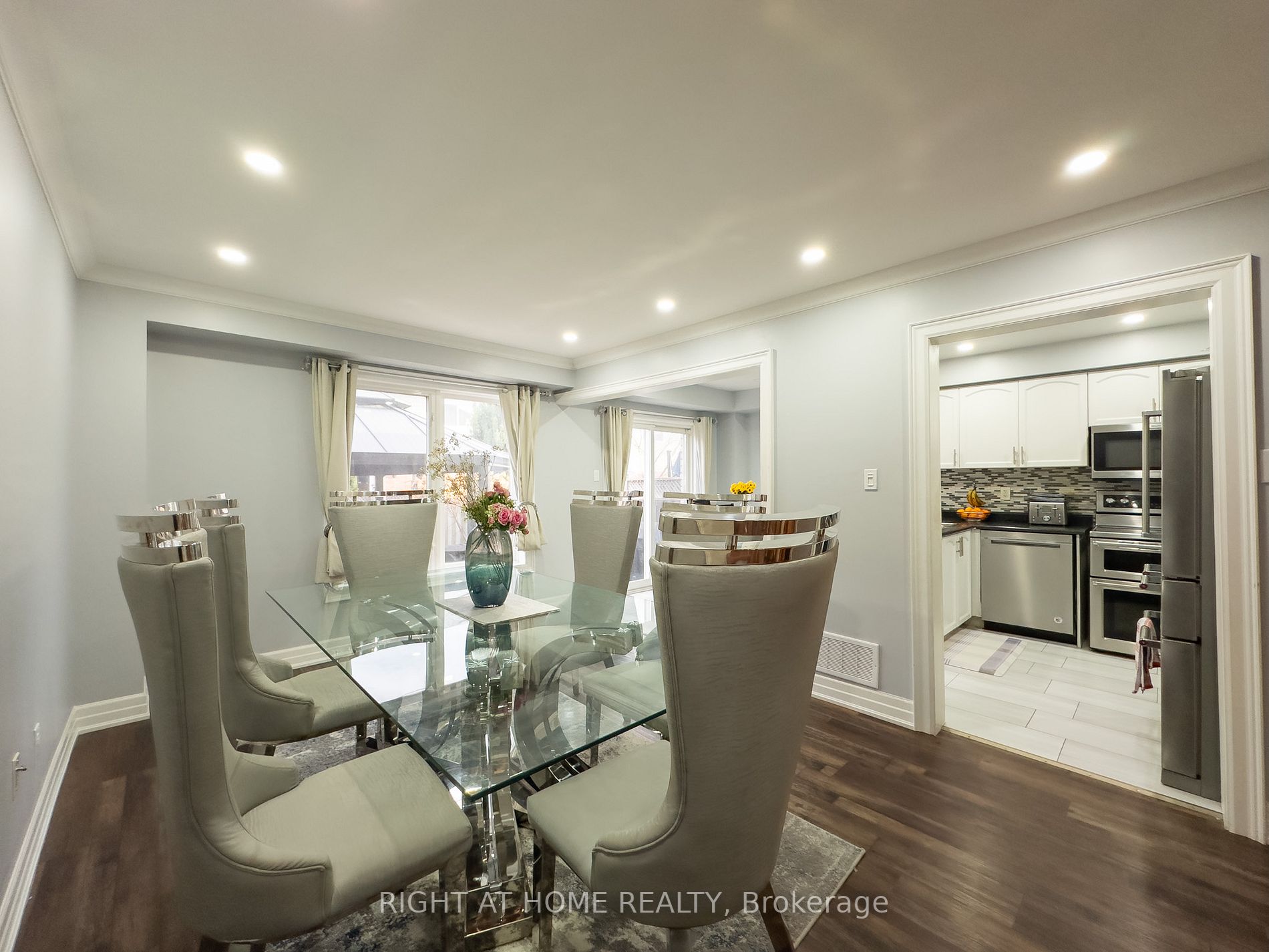 30 Pauline Cres, #6