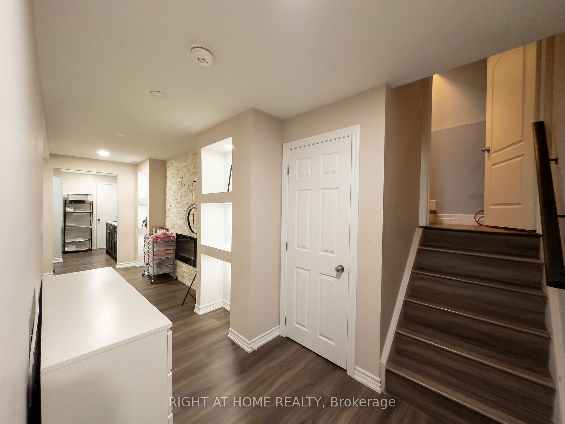 30 Pauline Cres, #6
