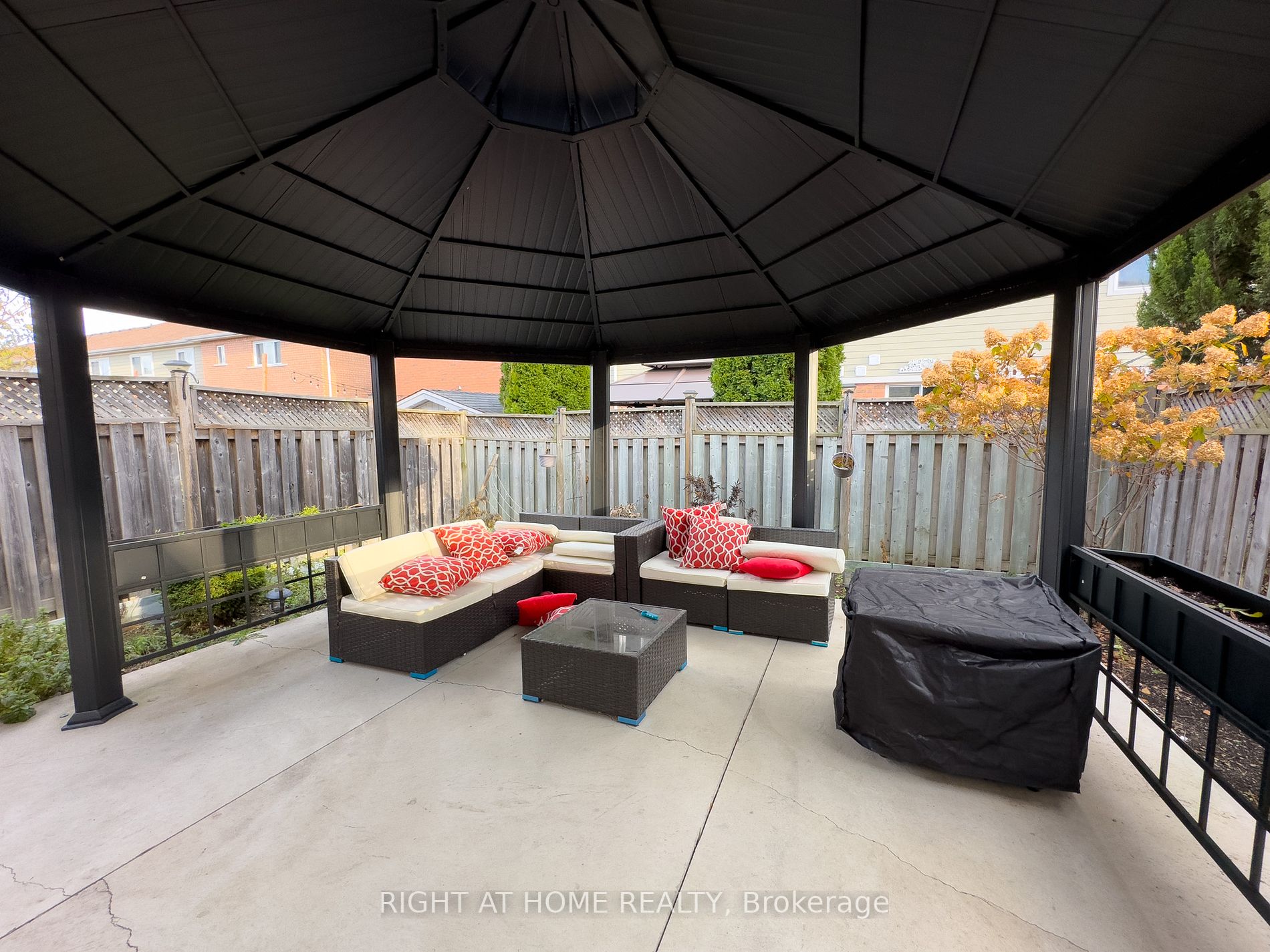 30 Pauline Cres, #6