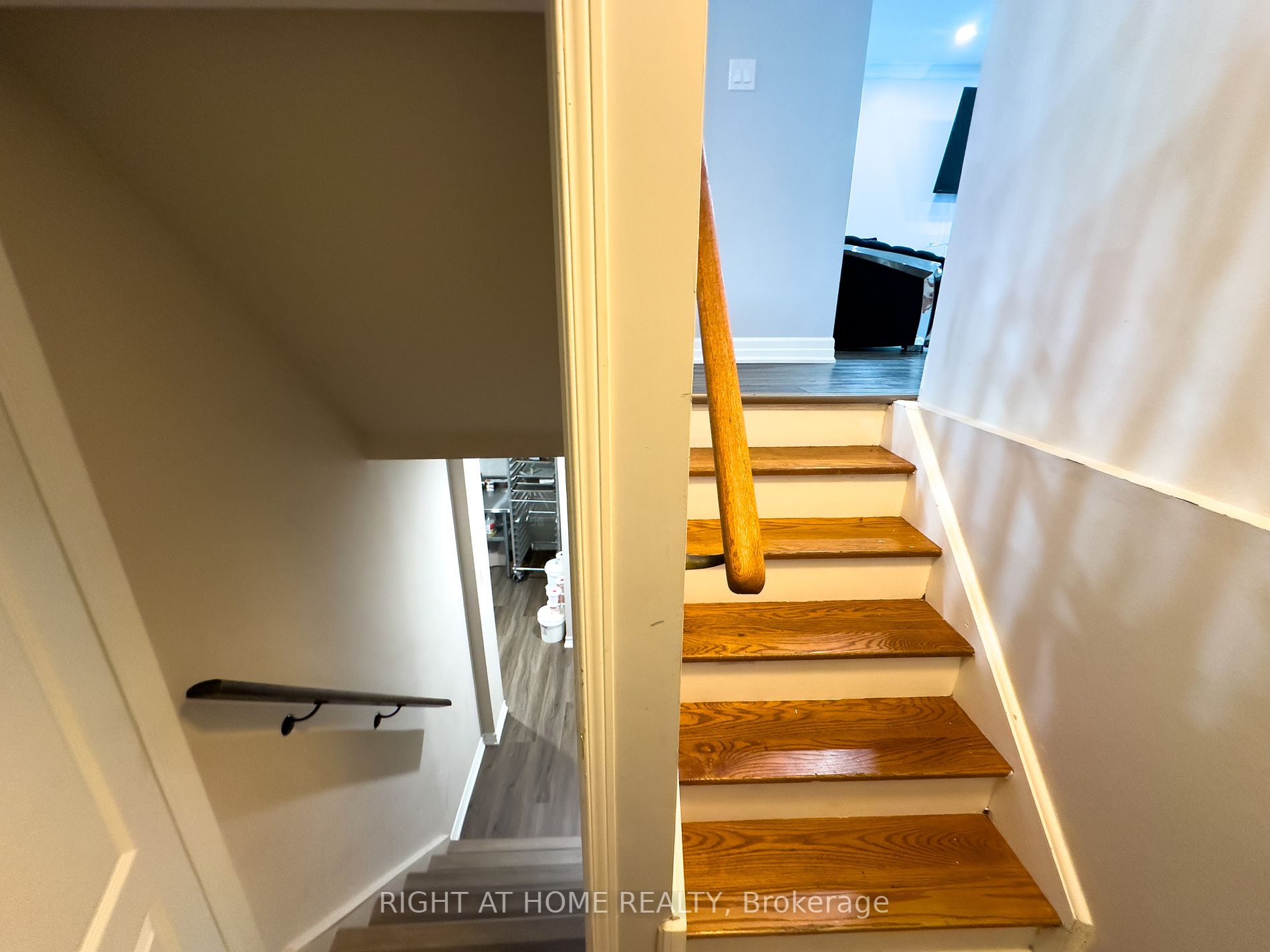 30 Pauline Cres, #6