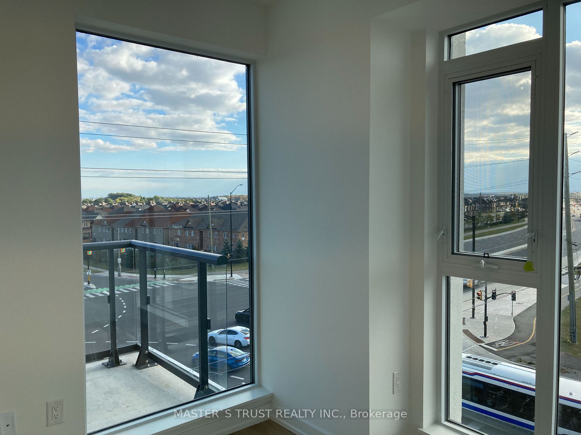 10 Lagerfeld Dr, #413