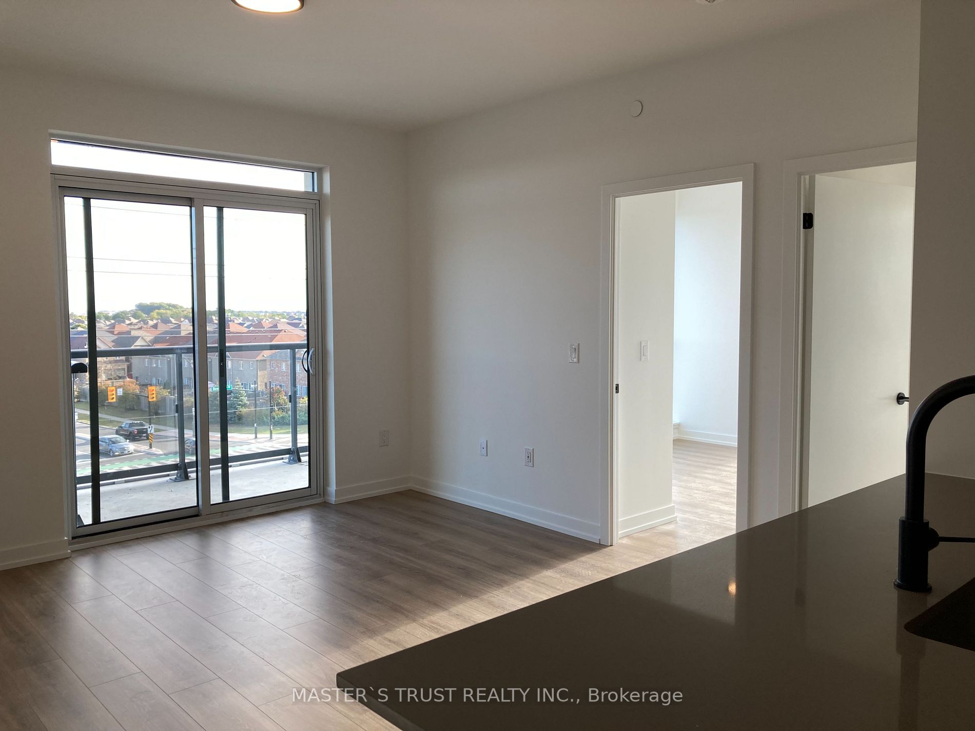 10 Lagerfeld Dr, #413