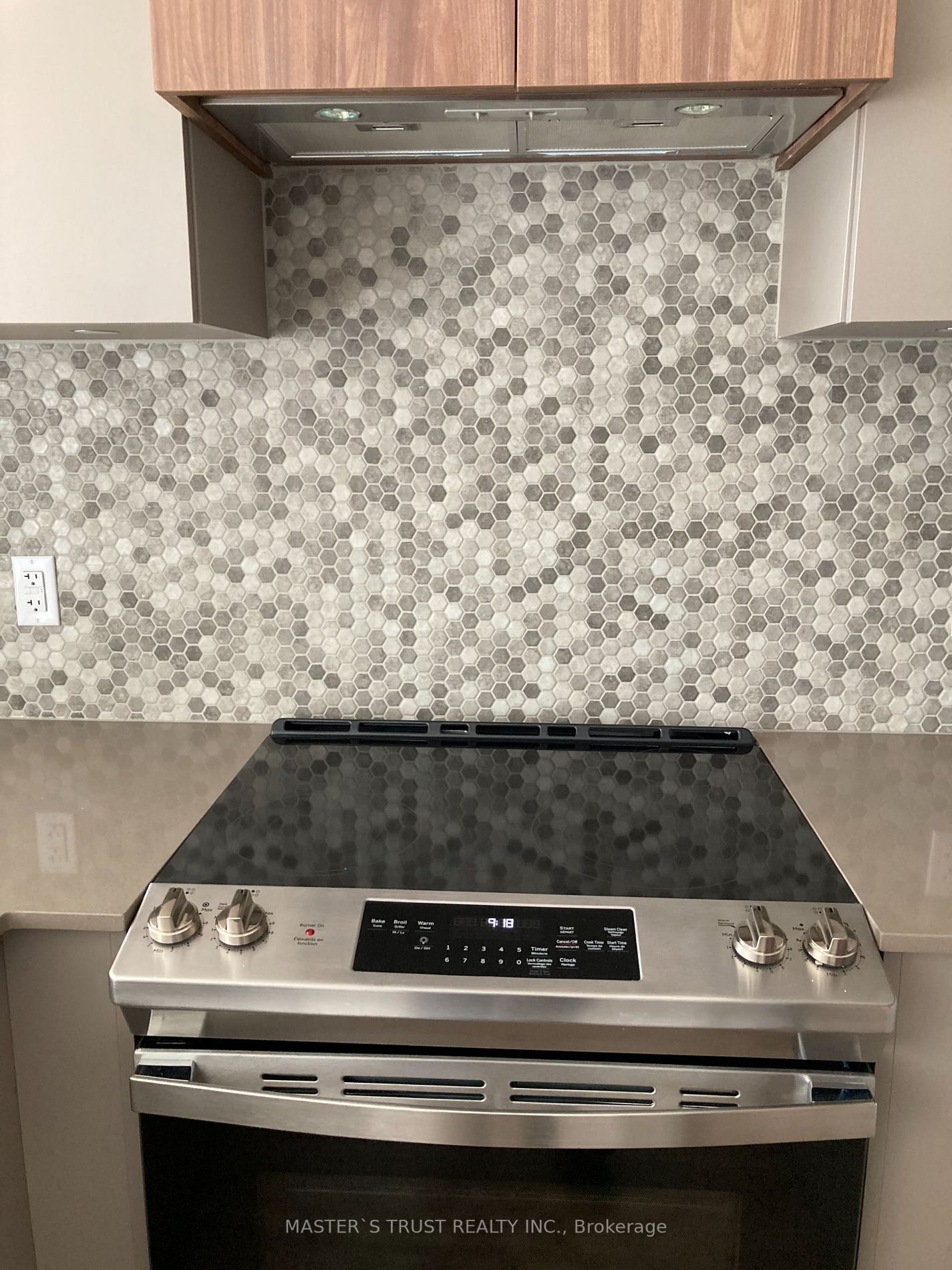 10 Lagerfeld Dr, #413