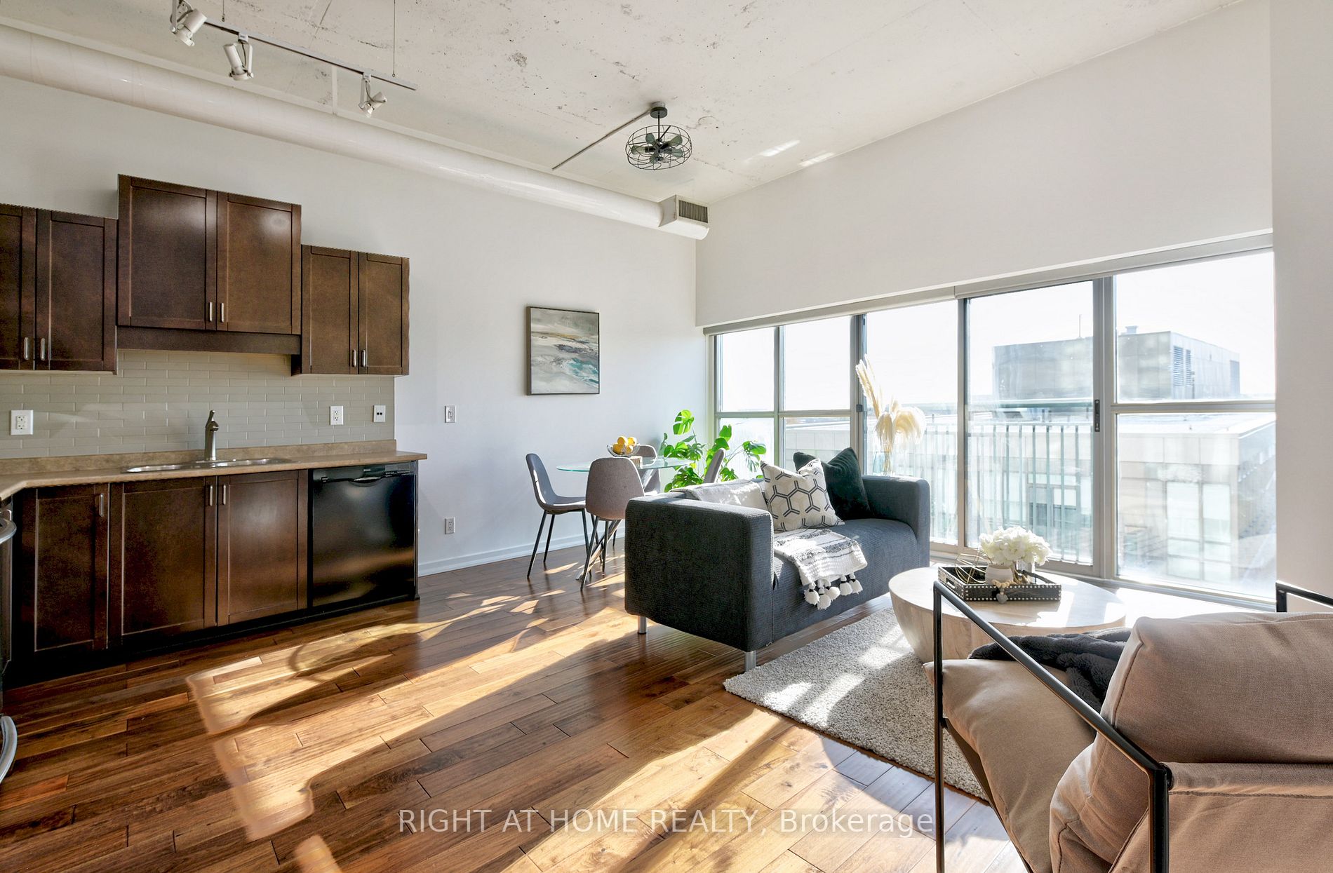 2 Fieldway Rd, #611