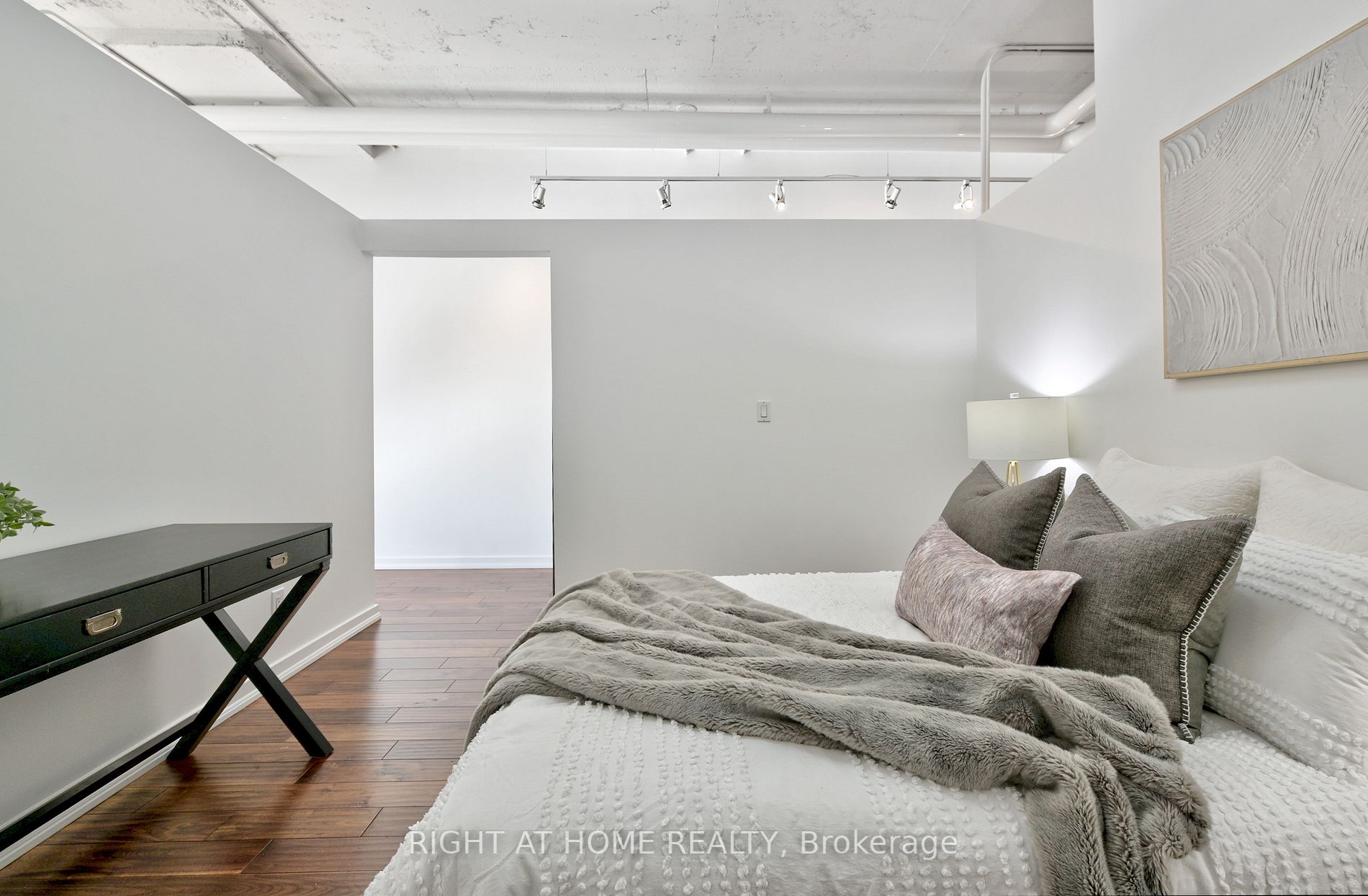 2 Fieldway Rd, #611