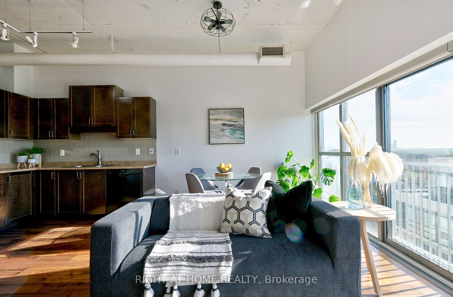 2 Fieldway Rd, #611